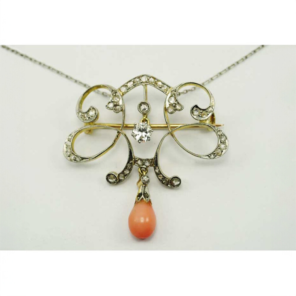 Pendantif Oro 18 K, brillante, diamantes y coral Pendantif Oro 18 K, brillante, diamantes y coral