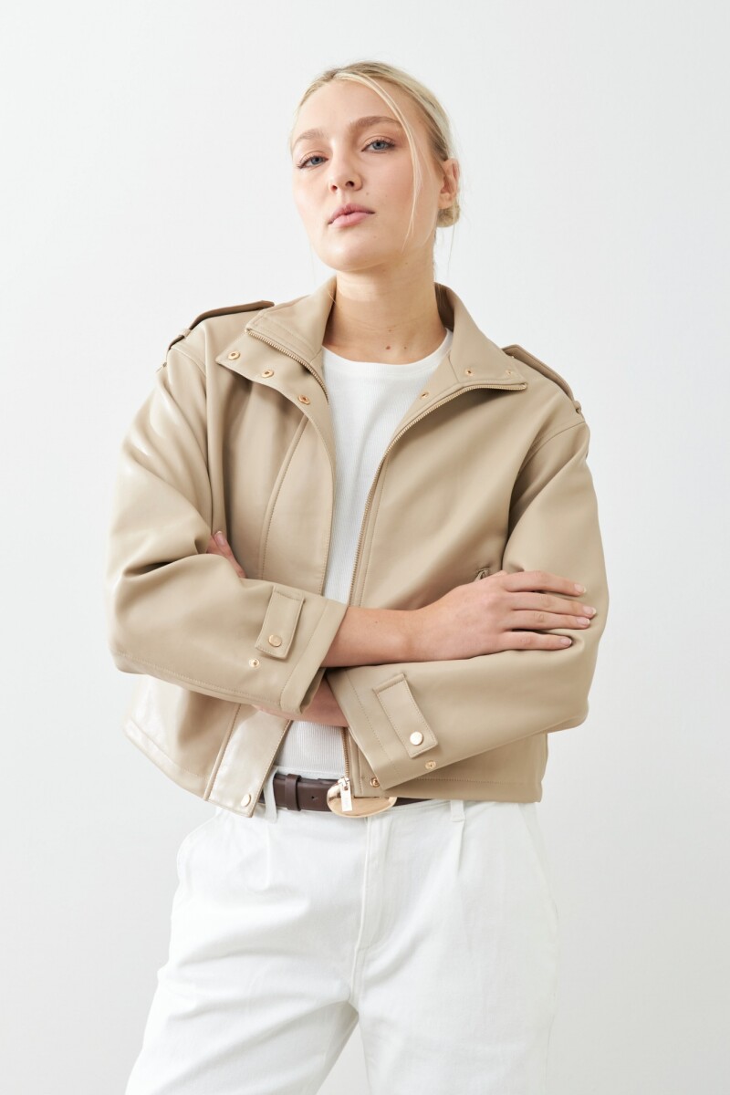 Chaqueta eco cuero beige