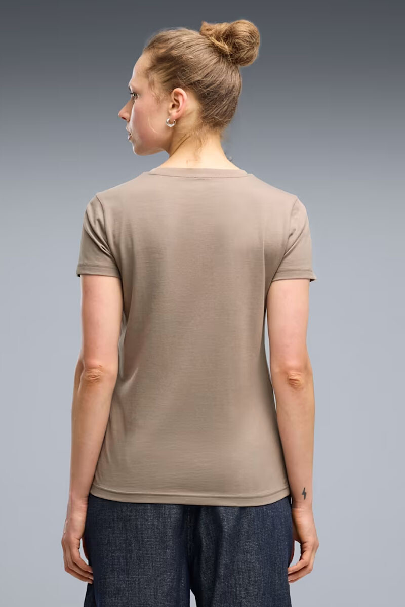 Remera Puma dama entallada Beige