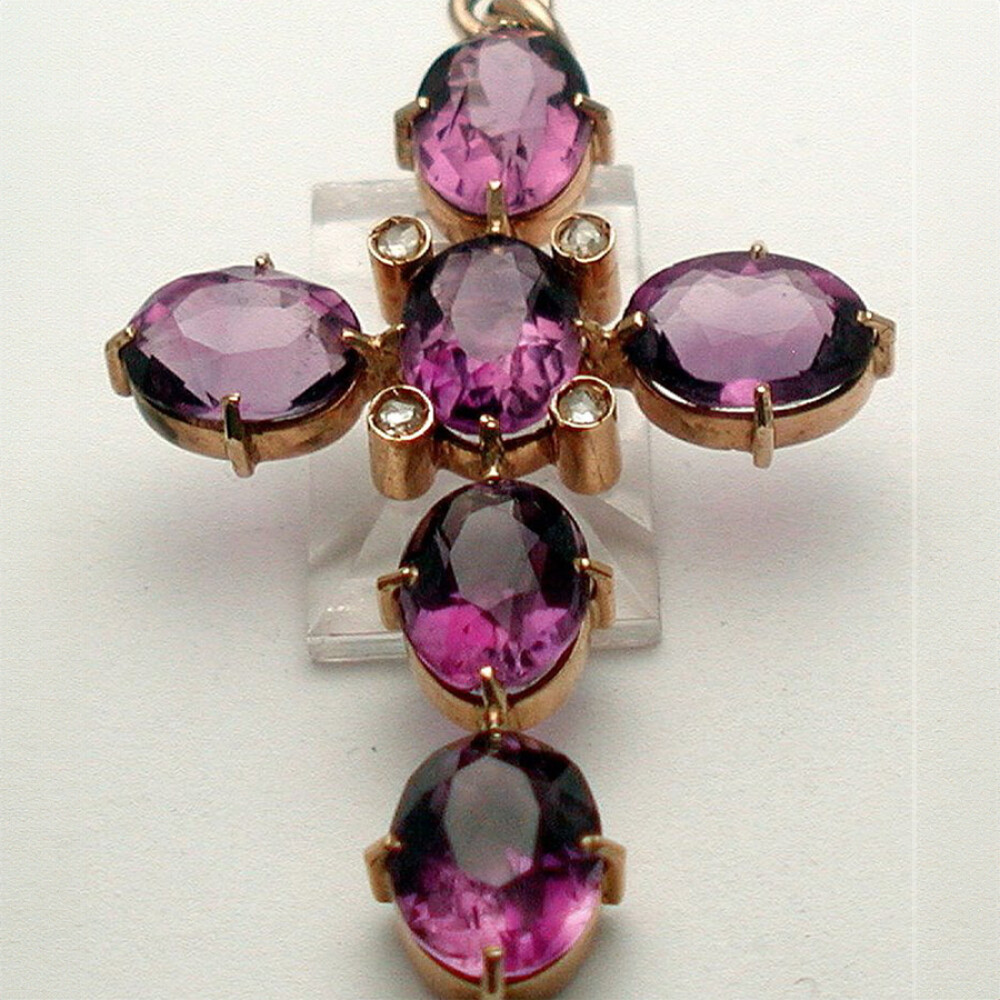 Cruz Oro 18K Con Amatistas Y Diamantes Cruz Oro 18K Con Amatistas Y Diamantes