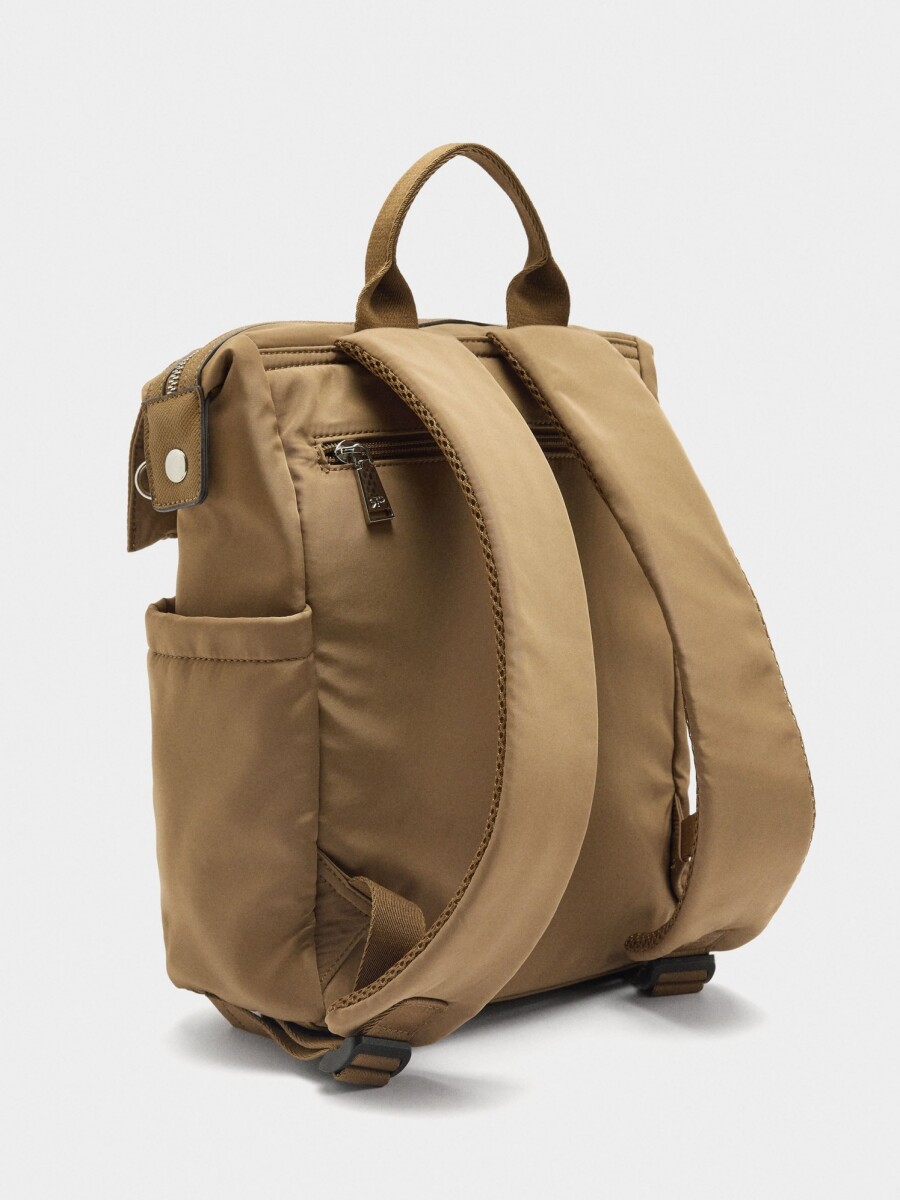 Mochila Para Portátil De 14" Con Colgante camel