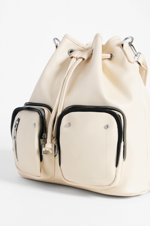 Mochila Bandolera bucket con cierres crudo
