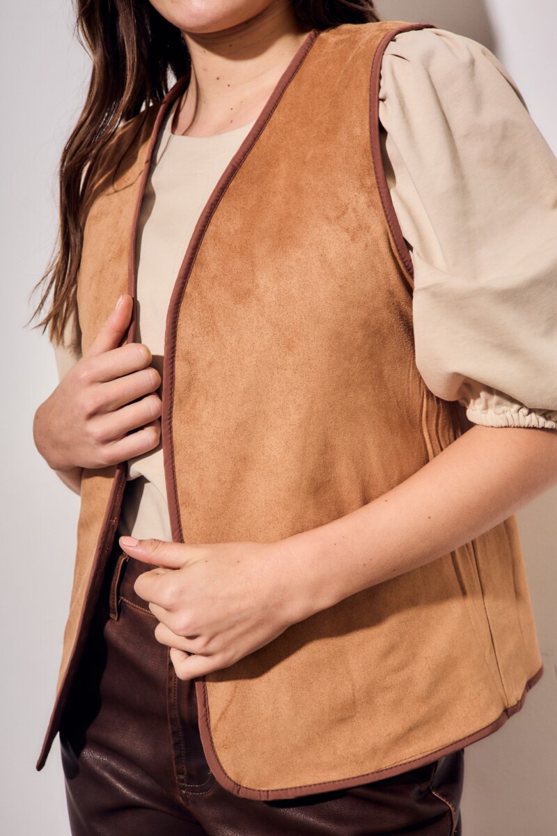 Chaleco Bordados Reversible Gamuza Mocha