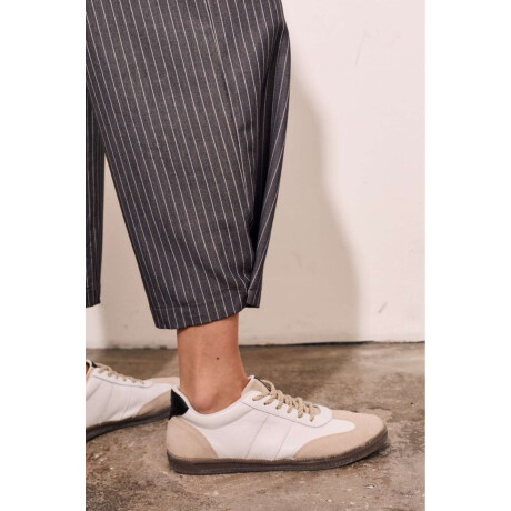 Pantalón A Rayas Gris