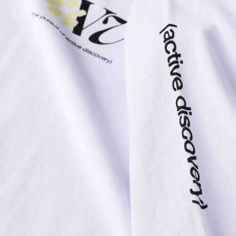 Remera Rivvia Digi Flower Blanco