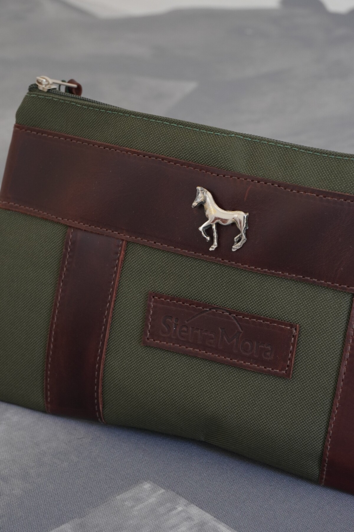 Sobre Cartuchera Mustang Chocolate / Verde Seco