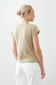 Remera media cartera escote en V beige melange