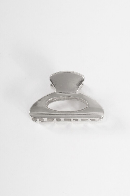 Broche metálico ovalado plateado