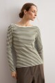 Remera rayada escote bote verde oliva