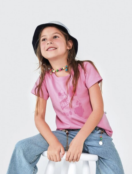 CAMISETA INFANTIL CON ESTAMPA ROSA