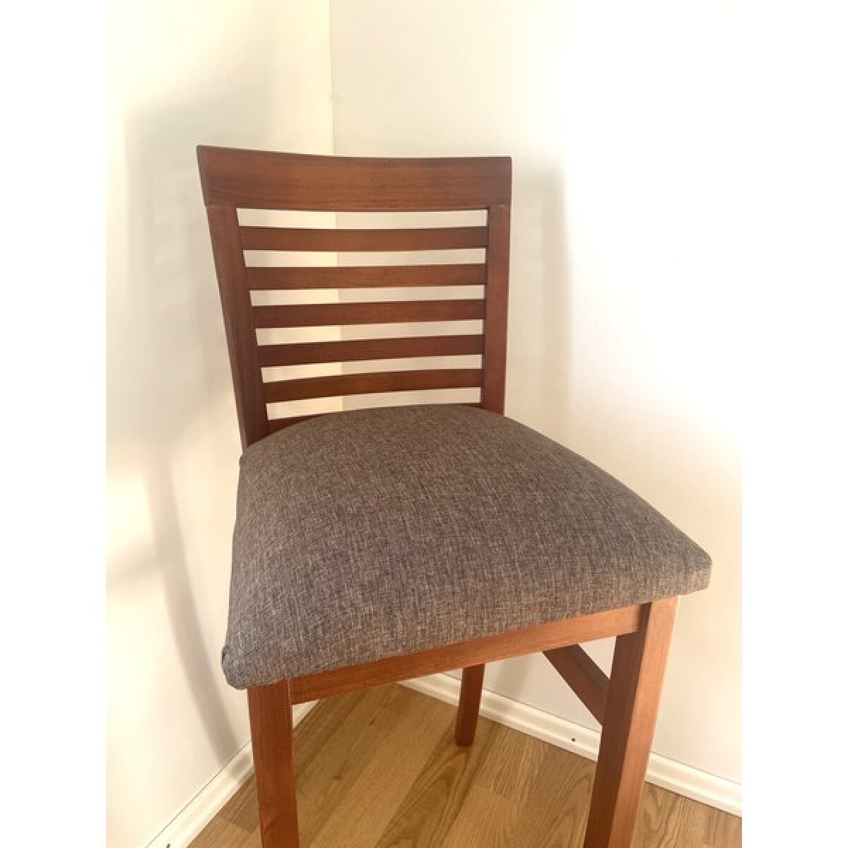 Taburete curvo horizontal 