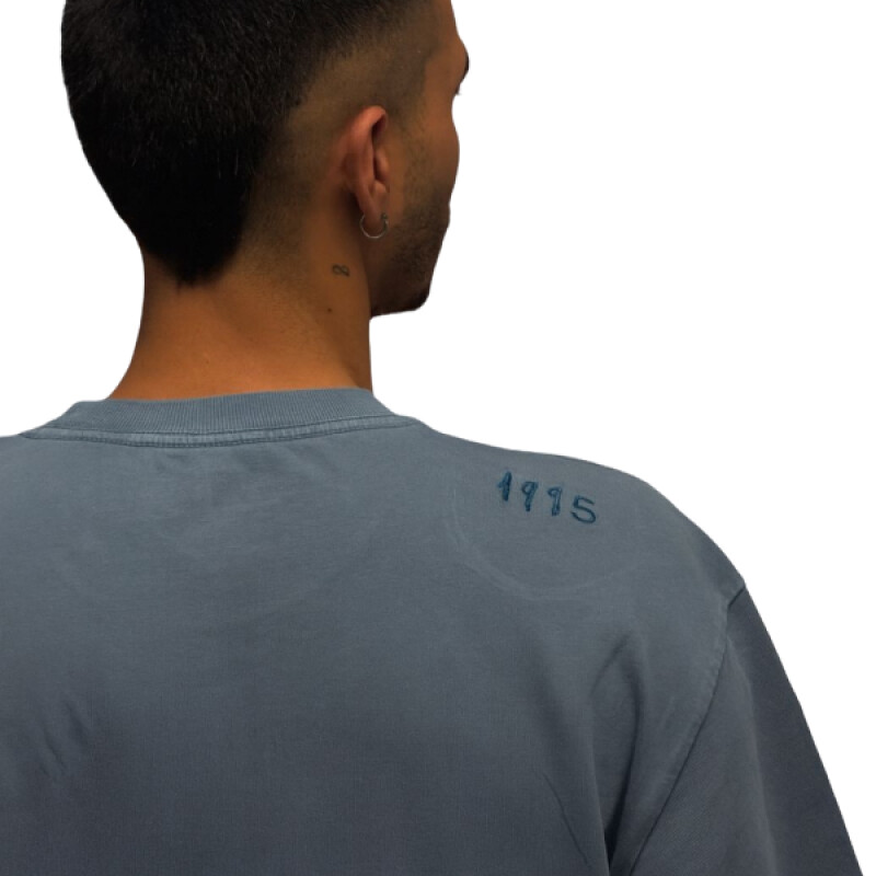 Remera La isla x La Vela - Ñata Bordada Remera La isla x La Vela - Ñata Bordada