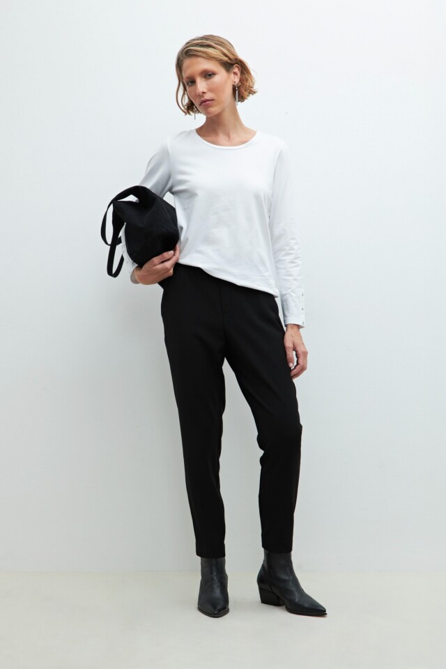 Pantalón slim con elástico negro