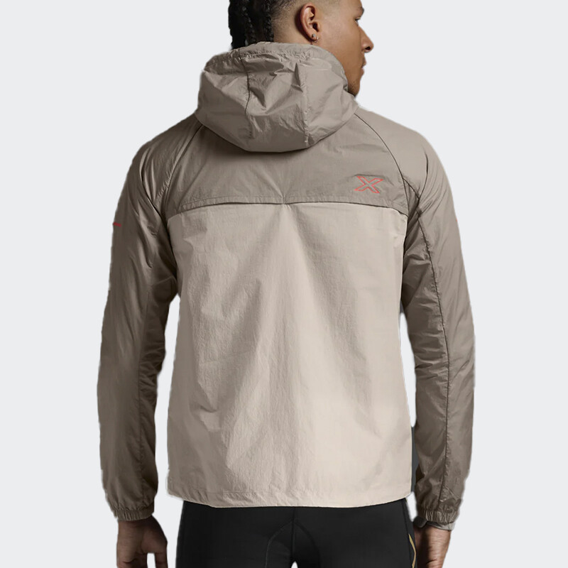Campera 2XU Aero Cortavientos Gris