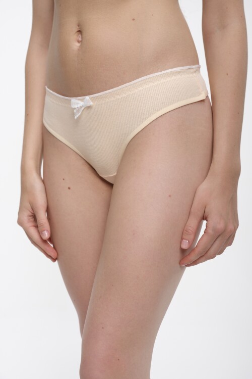 Colaless Erica Arena