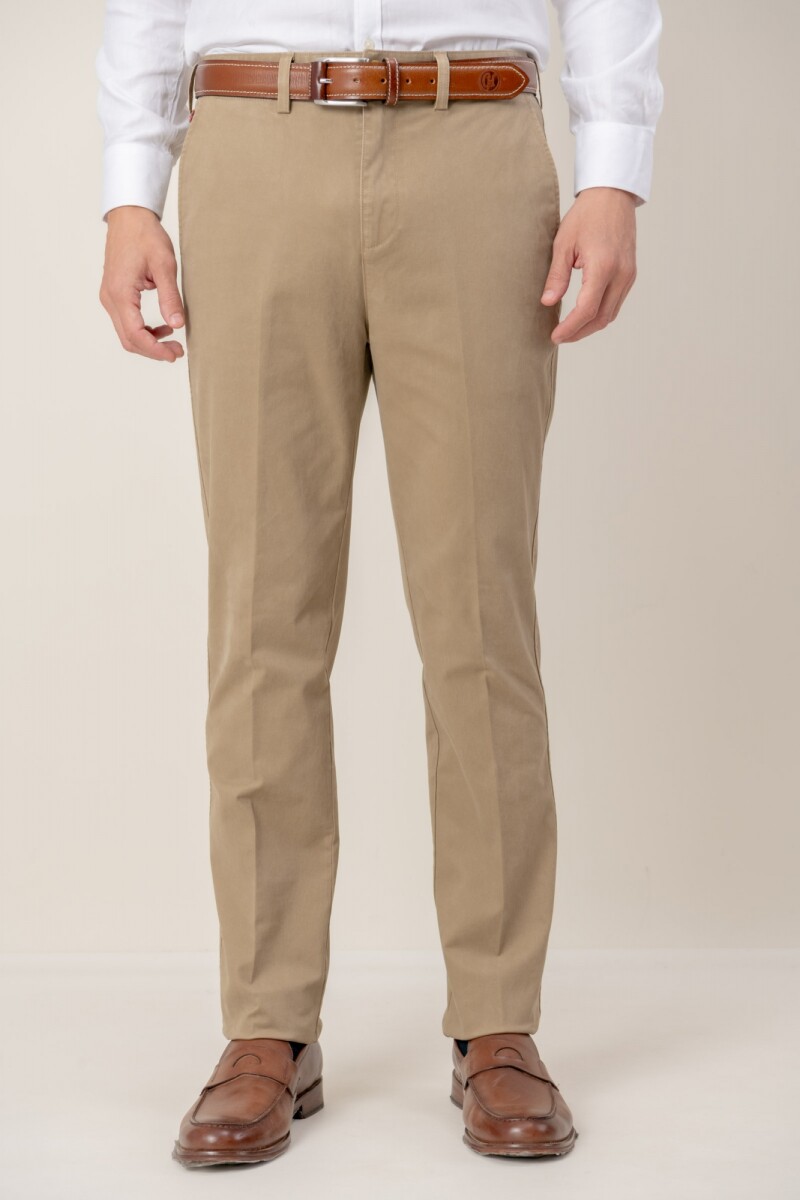 Pantalón gabardina classic fit - Tostado 