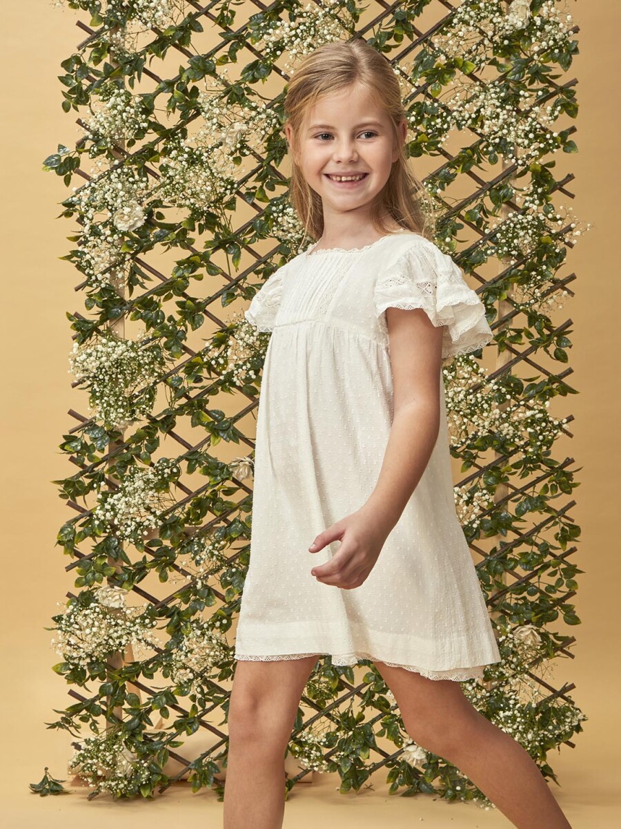 Vestido Con Jaretas Y Tiras Bordadas Blanco