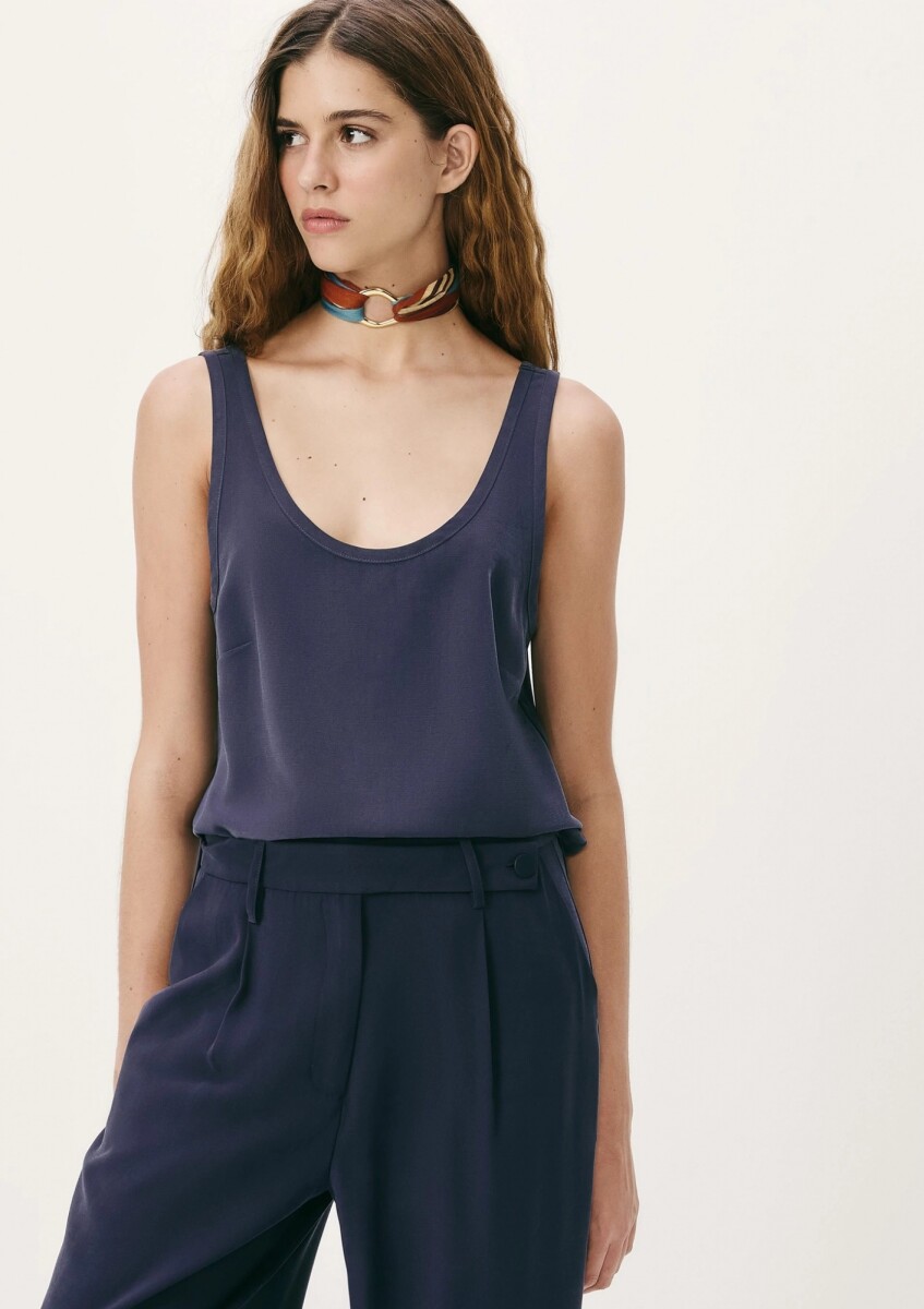 BLUSA CON CUELLO EN U - AZUL 