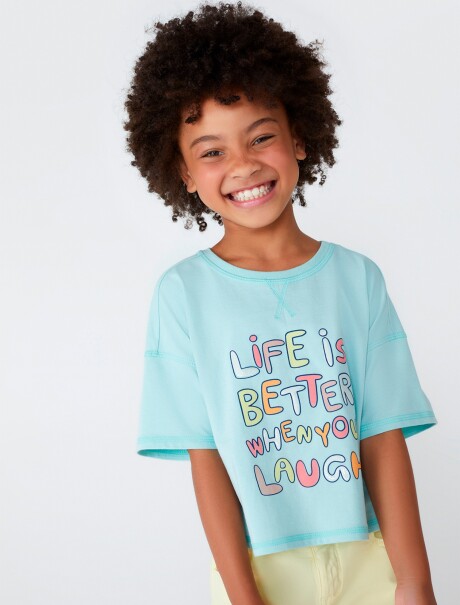 BLUSA CROPPED DE NIÑA CON ESTAMPA CELESTE