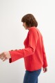 Remera con pespuntes y botones rojo