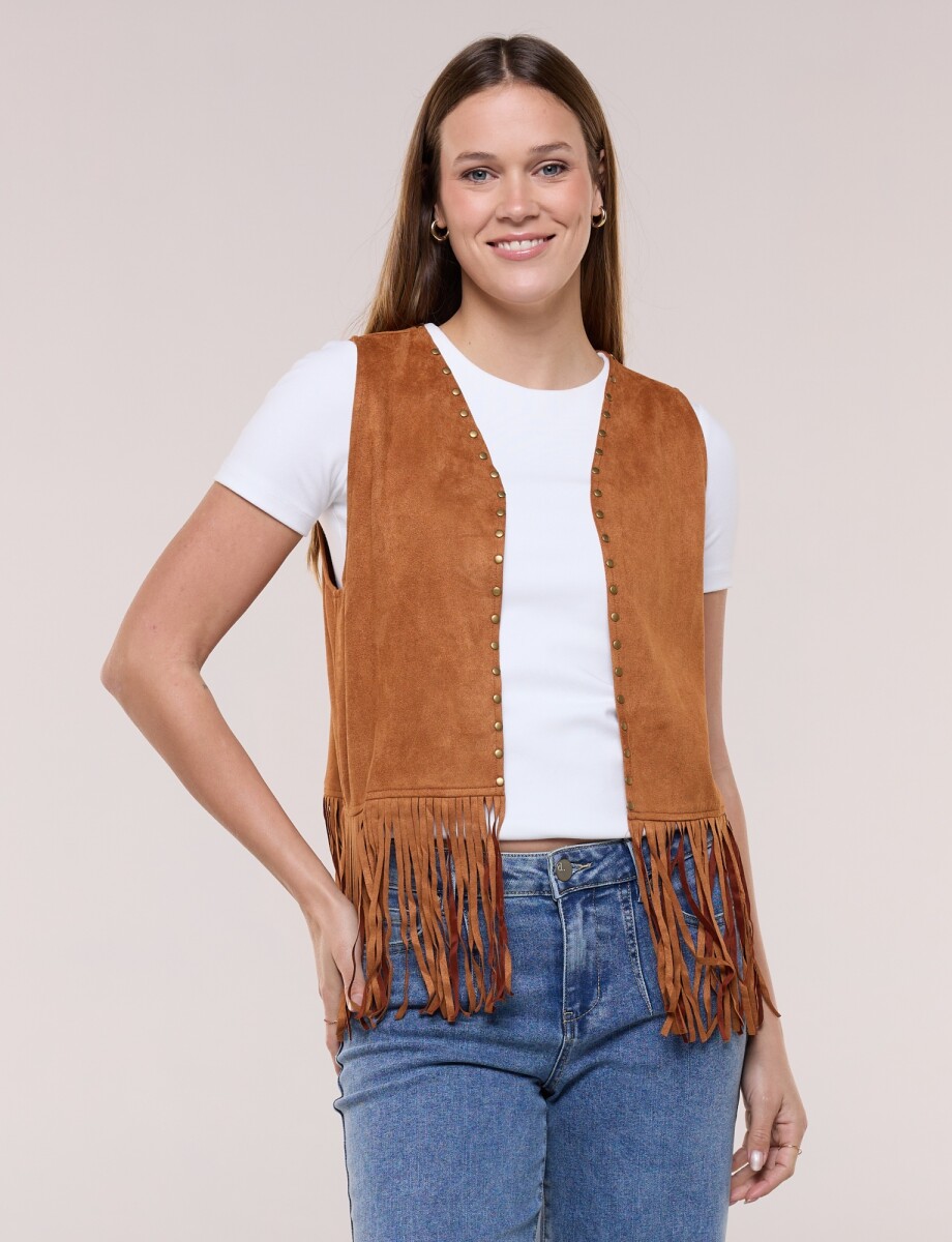 Chaleco Suede Con Tachas Y Flecos - Tostado 