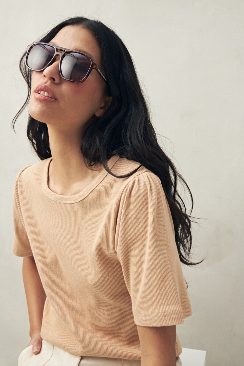 REMERA CARLO Caramelo