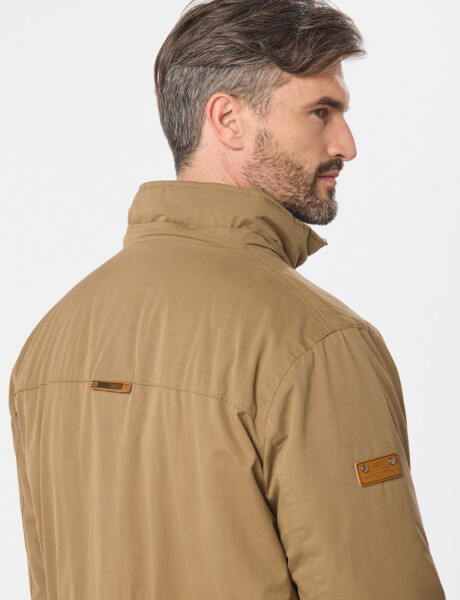 CAMPERA CON CAPUCHA DESMONTABLE Beige