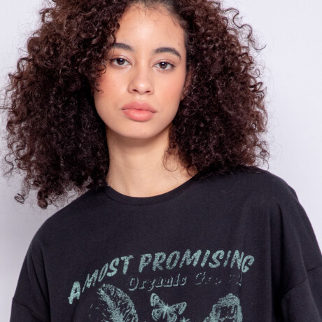 REMERA BERRY MARKET Negro