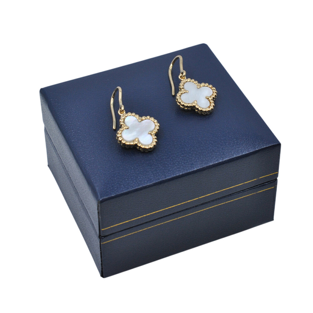 Par de caravanas en oro 18k y nácar modelo Alhambra Par de caravanas en oro 18k y nácar modelo Alhambra