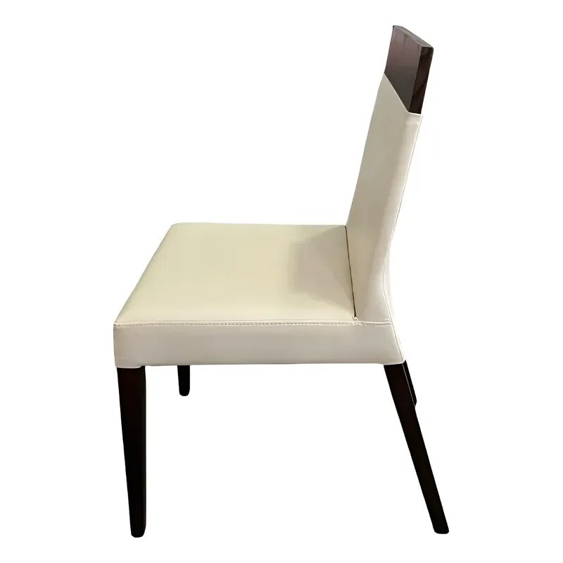 Silla de madera tapizada en sintético - PRODUCTO CON DETALLES Silla de madera tapizada en sintético - PRODUCTO CON DETALLES