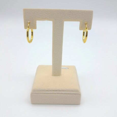 Par de aros de plata 925 con baño de oro amarillo. Par de aros de plata 925 con baño de oro amarillo.