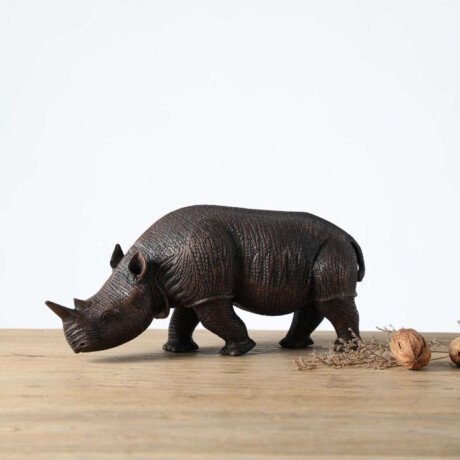Estatua Rino Pequeño