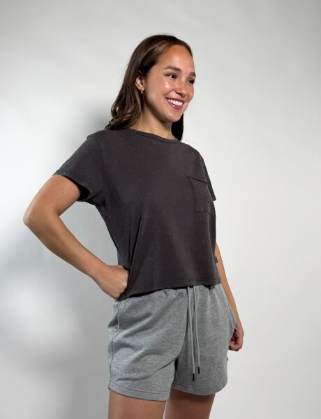 Remera con bolsillo Caro Topo