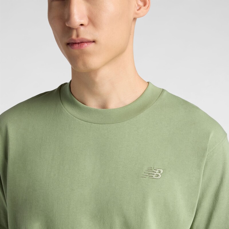 Remera New Balance de Hombre - Athletics - MT41533AAR GREEN OLIVE