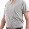 Remera escote V Caballero Gris