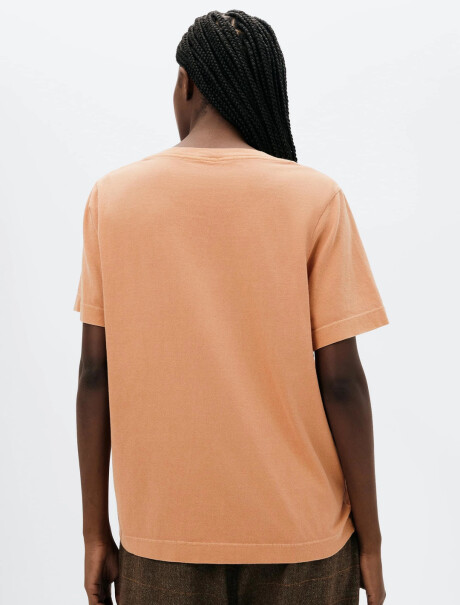 CAMISETA BÁSICA DE ALGODÓN ESCOTE V NARANJA