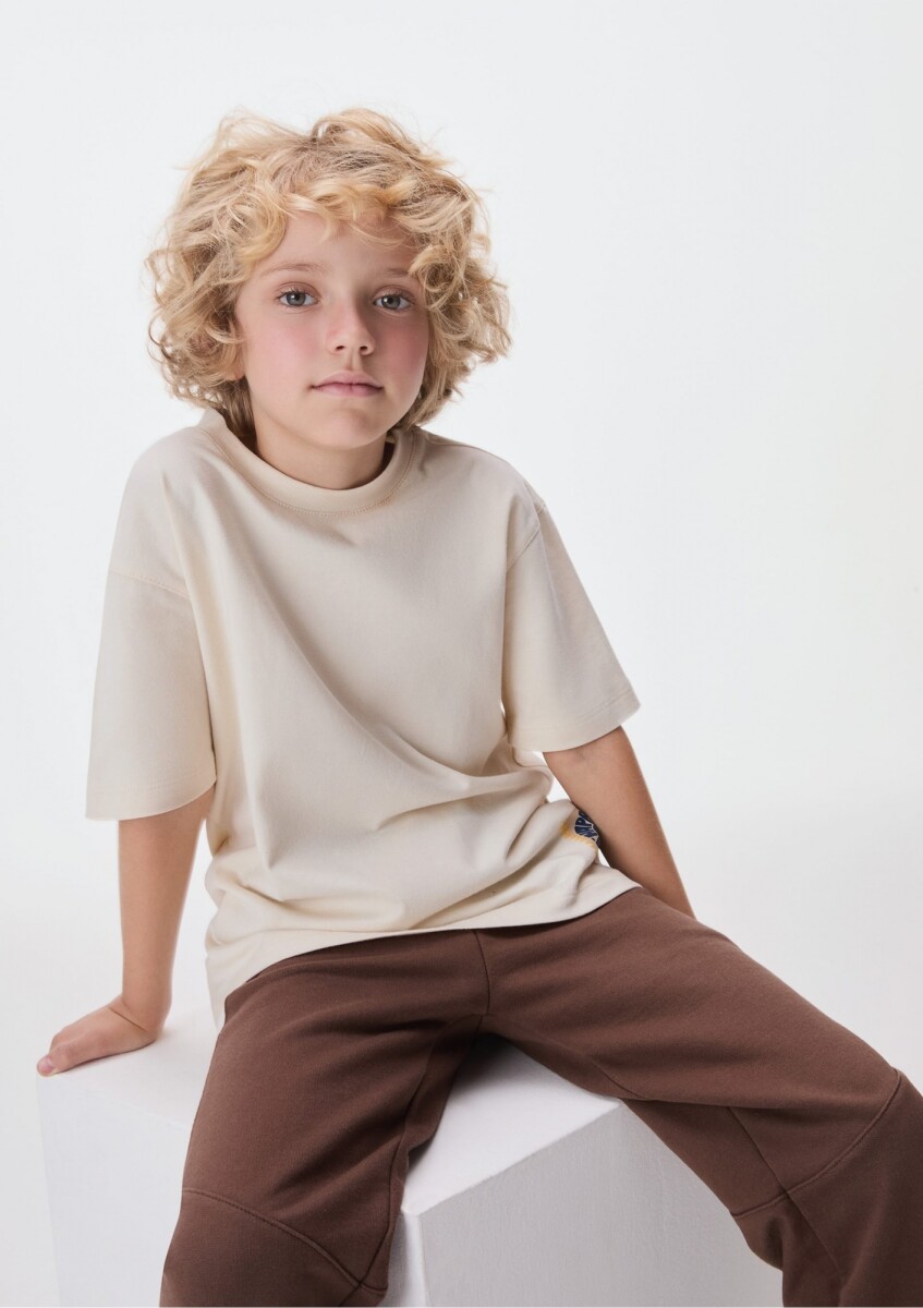 CAMISETA INFANTIL CON ESTAMPA - BEIGE 