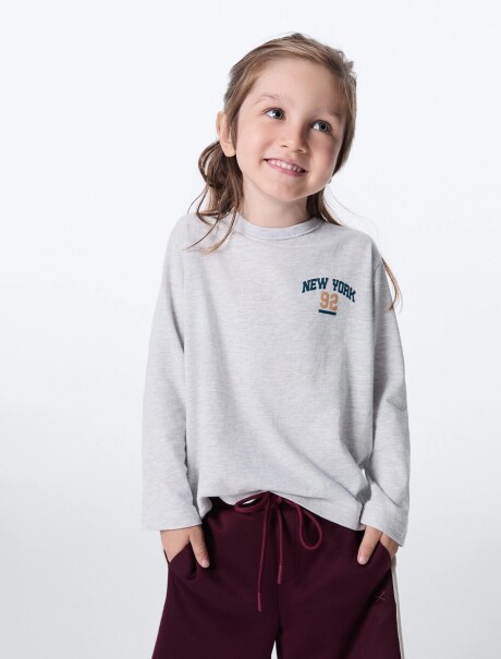 CAMISETA INFANTIL CON ESTAMPA GRIS