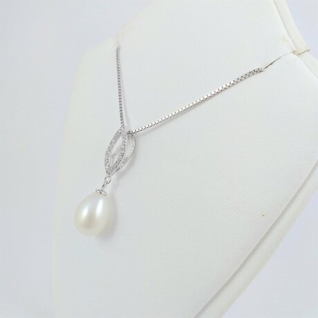 Colgante de plata 925 con baño de rodio, perla de rio y circonias Colgante de plata 925 con baño de rodio, perla de rio y circonias