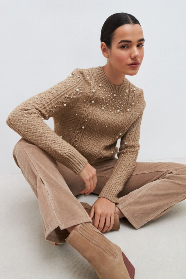 Sweater con estructuras y perlas beige melange