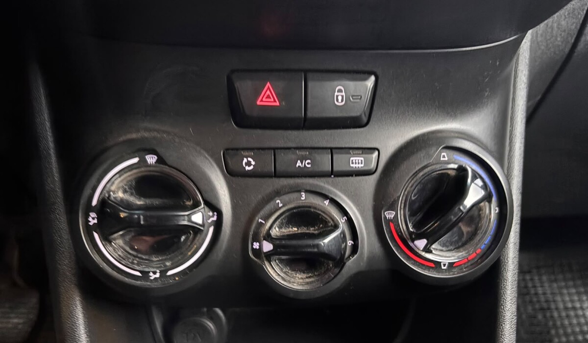 Peugeot 208 Access 1,0 - 2014 Peugeot 208 Access 1,0 - 2014