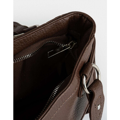 Bandolera Con Charm Marron Oscuro