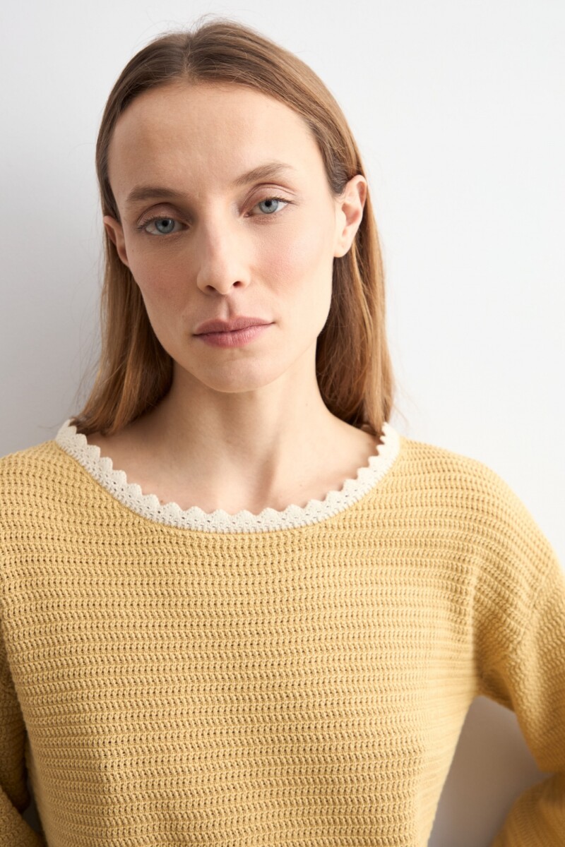 Sweater escote bote maiz