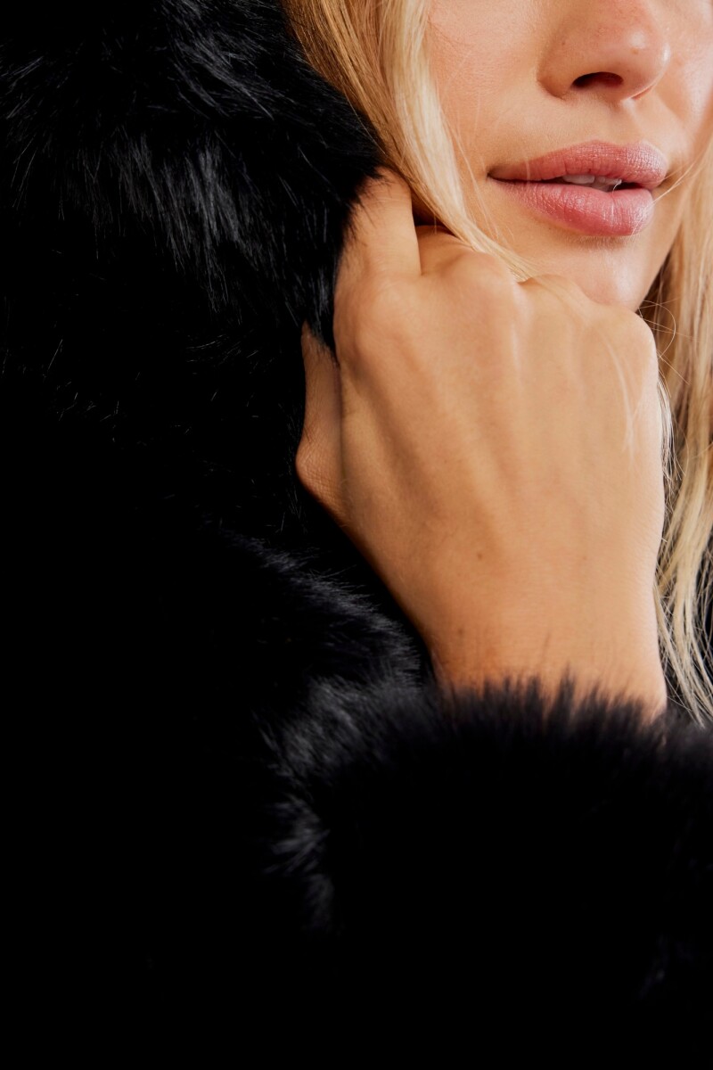 CHAQUETA PELO Negro
