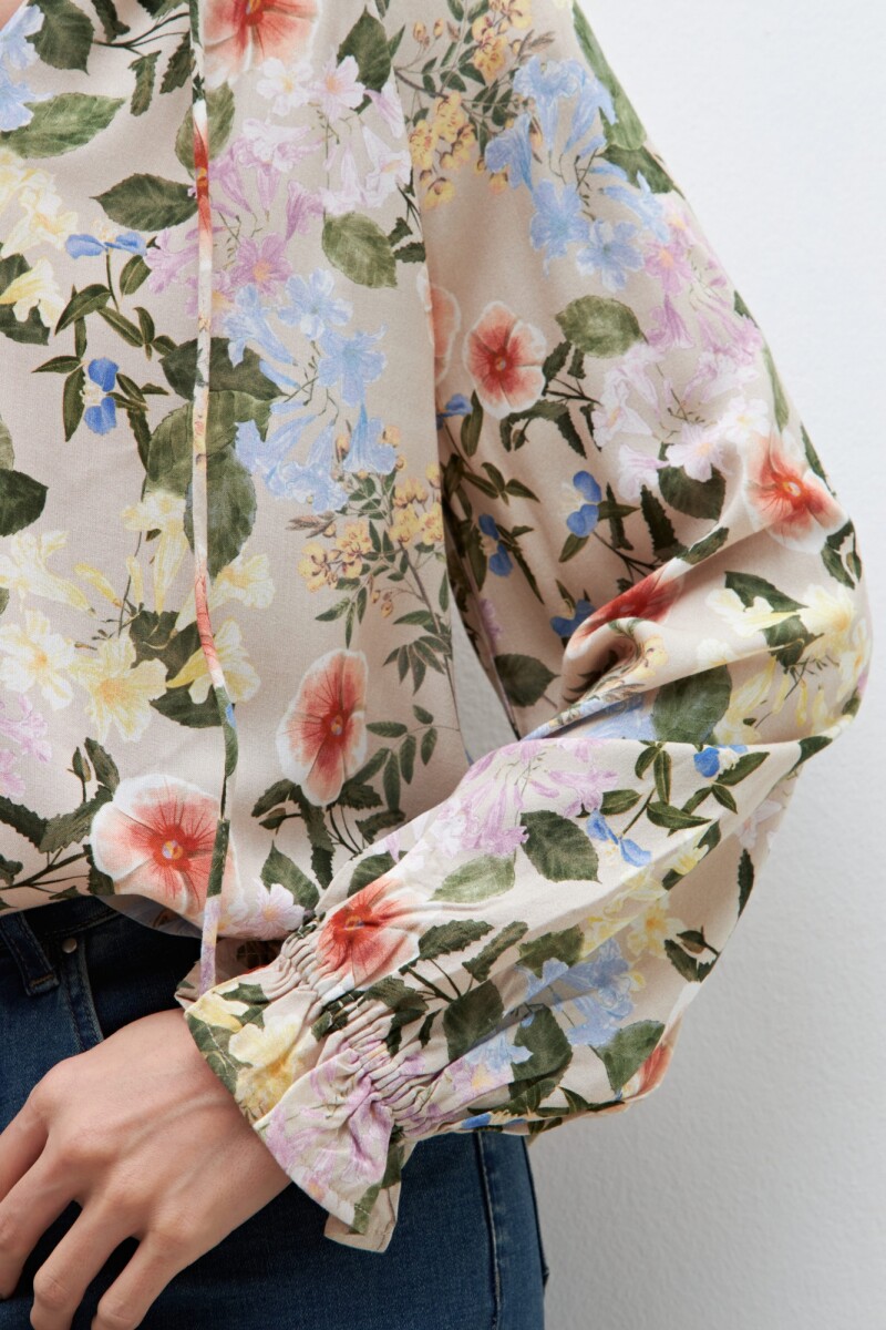 Blusa estampa floral multicolor