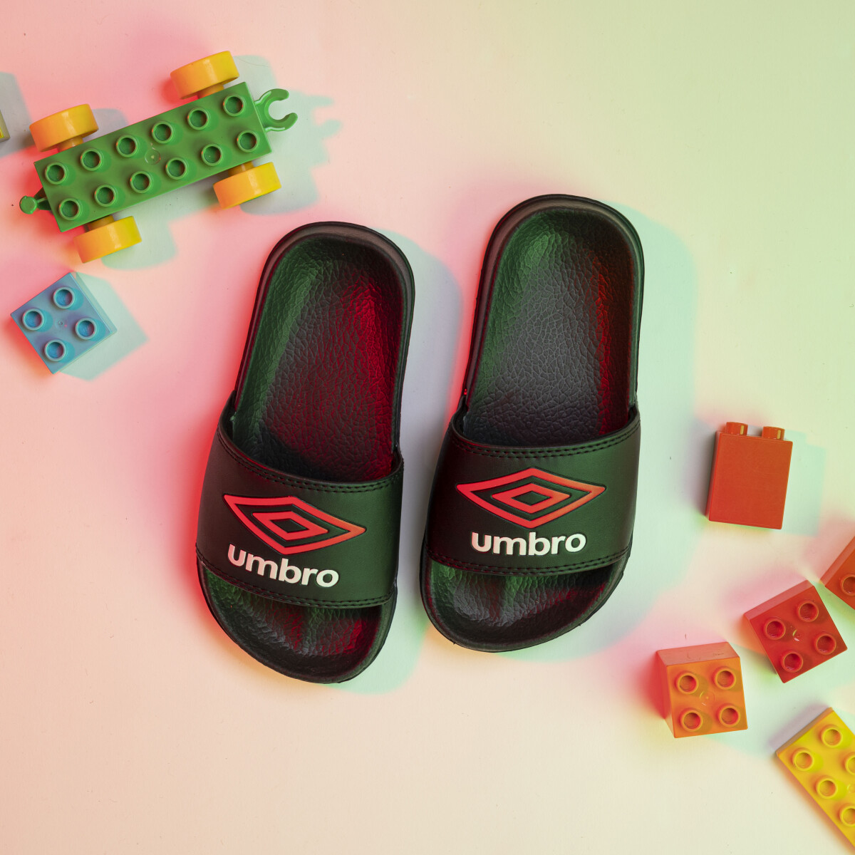 Chanclas de Niños Umbro Locker Room - Negro - Rojo - Blanco 