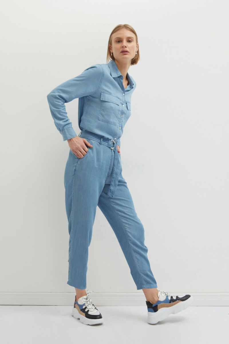 Pantalón de lyocell con cinto jean medio