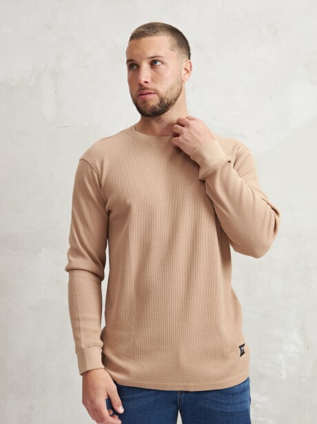 REMERA EROS BEIGE