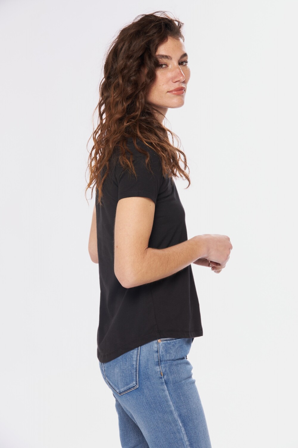 REMERA CON BOLSILLO Negro