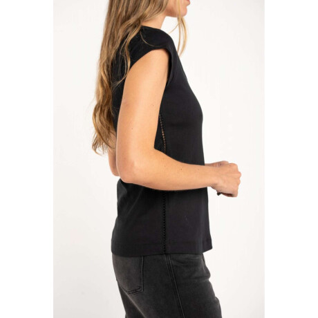 Remera Escote V Puntilla Negro